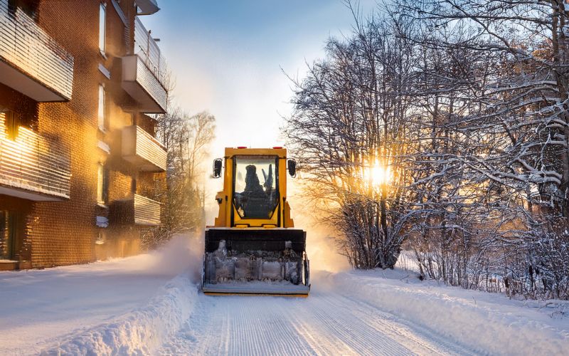 10. Halkbekampning sandning av bostadsgata