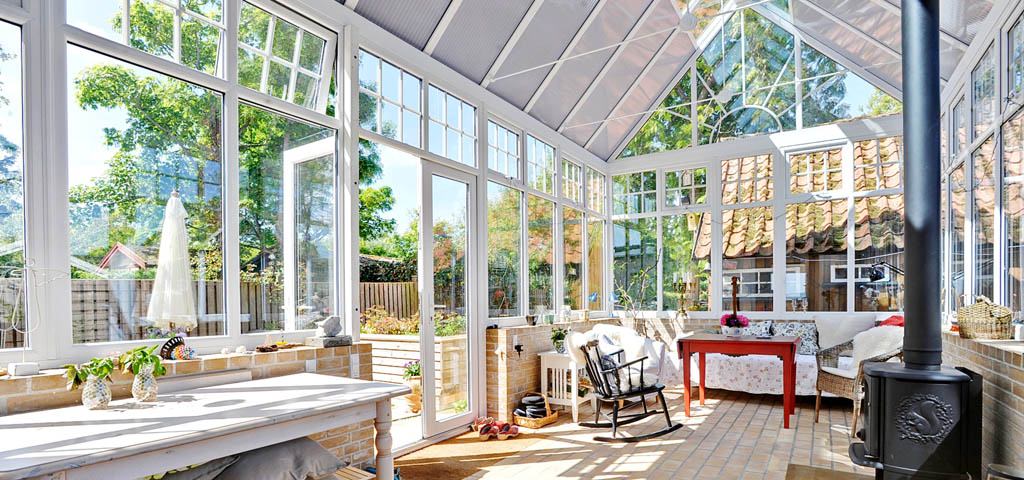 31. Montage av orangeri med byggsats fra╠en Ska╠enska Byggvaror